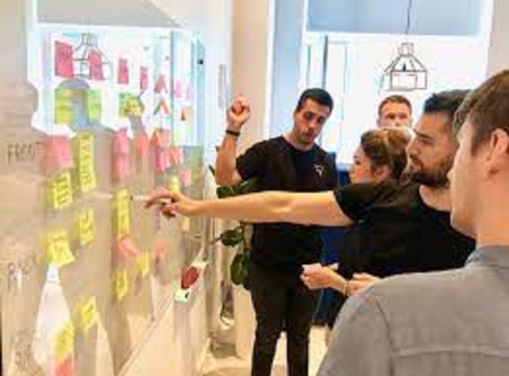 Tips to Make a Strong Team Building
