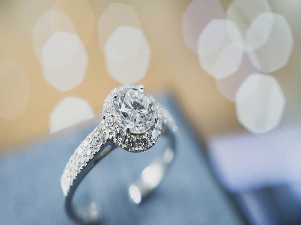 Tips for Choosing a Simple Engagement Ring
