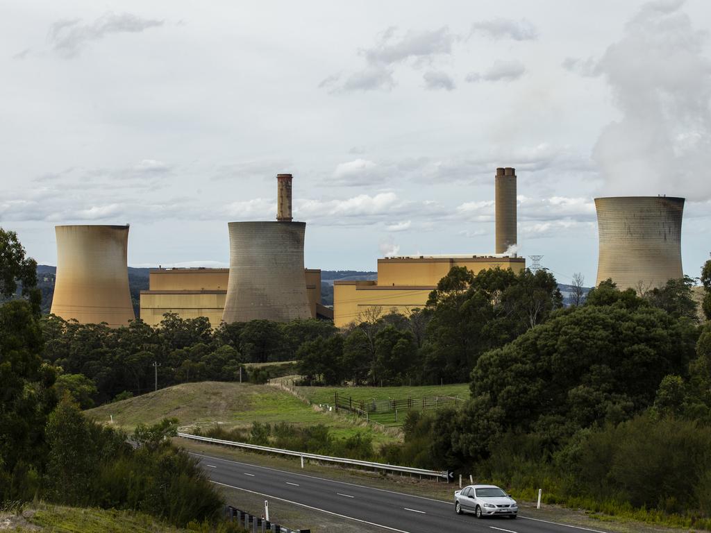 Energy-Savvy: Navigating the Maze of Choosing the Right Energy Plan