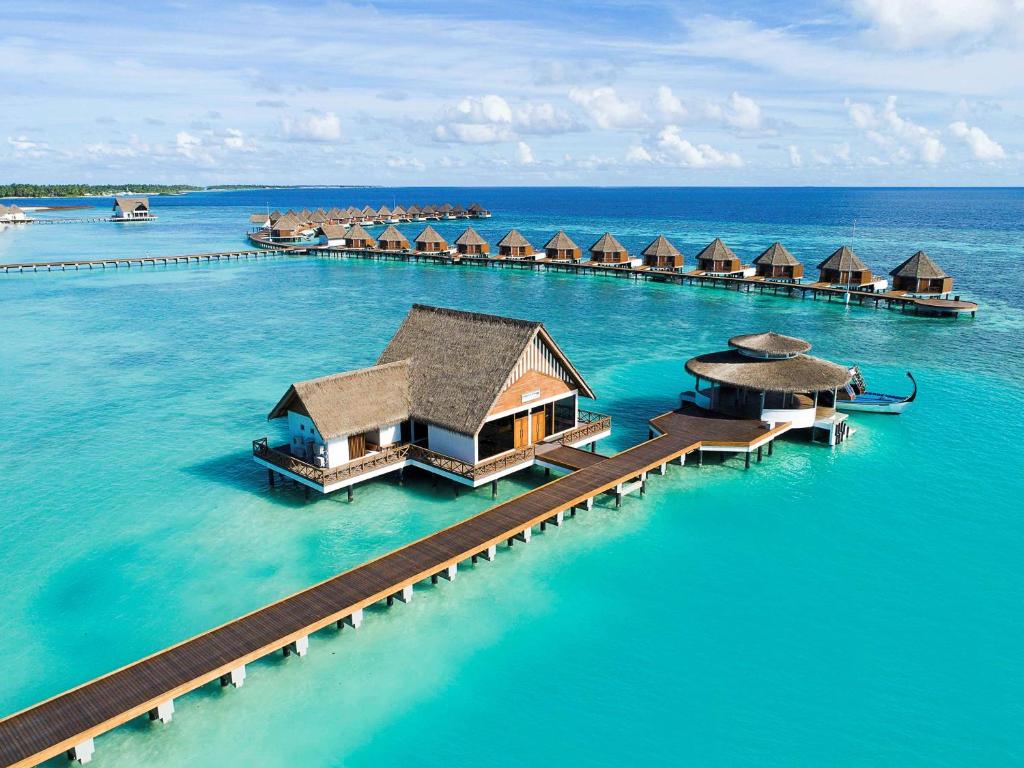 The Maldives’ Top Couples Resorts Revealed in Romantic Retreats