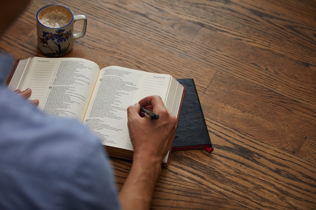 Biblical Advice on Resisting Greed and Finding Financial Contentment